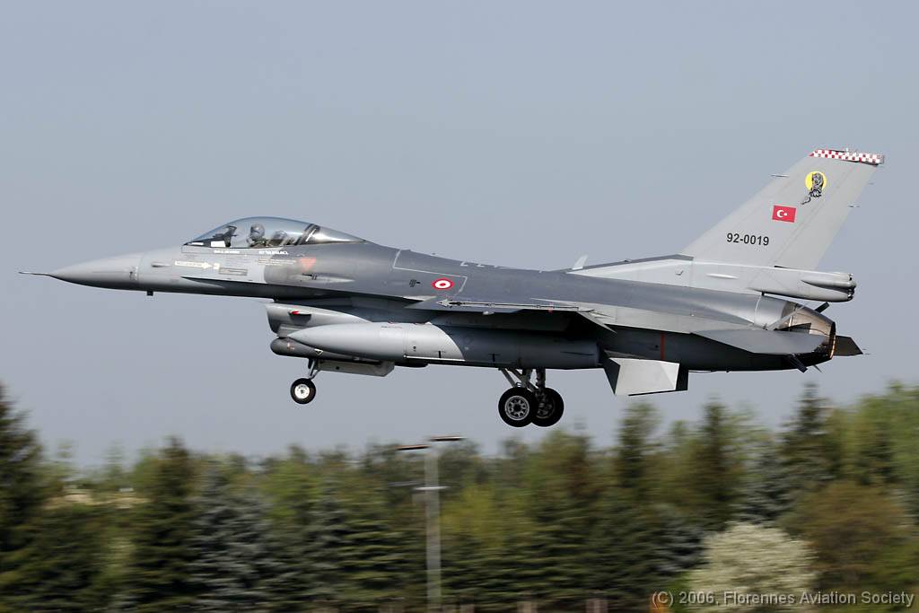 15 ETSL060511 F-16C 92-0019 DK 01 Turkish Air Force F-16C 92-0019 of 8 AJU/181 Filo - Lechfeld AB, 11 May 2006 (C) Didier Kories